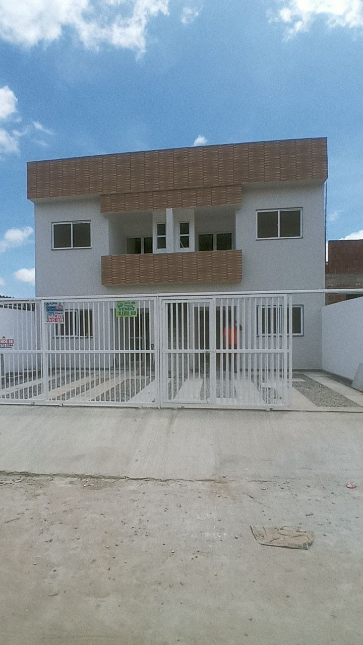 Casa estilo privê com ótima localização .