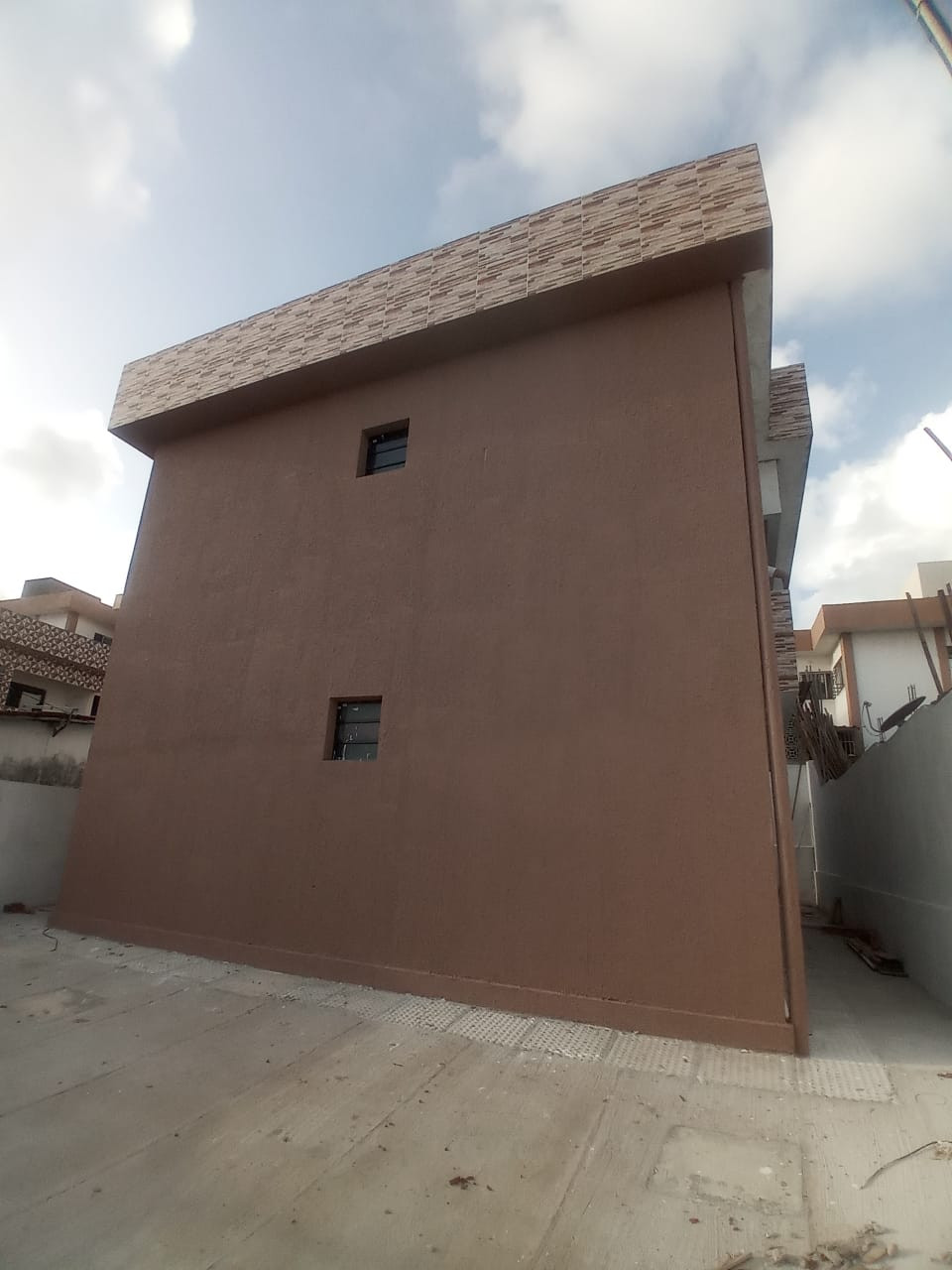 Casa estilo privê com ótima localização .