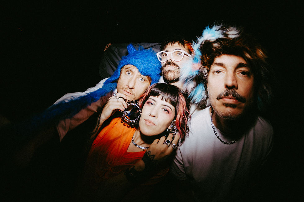 Supercombo lança short film que reúne clipes de “Como Se Fosse Ontem” e “Deixa a Maré Te Levar”
