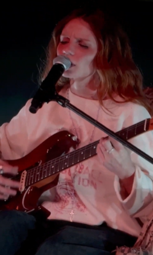 A cantora emocionou o público ao trazer vivências com fãs como pilar para Te Amo Sem Culpa | Foto: Arquivo Pessoal