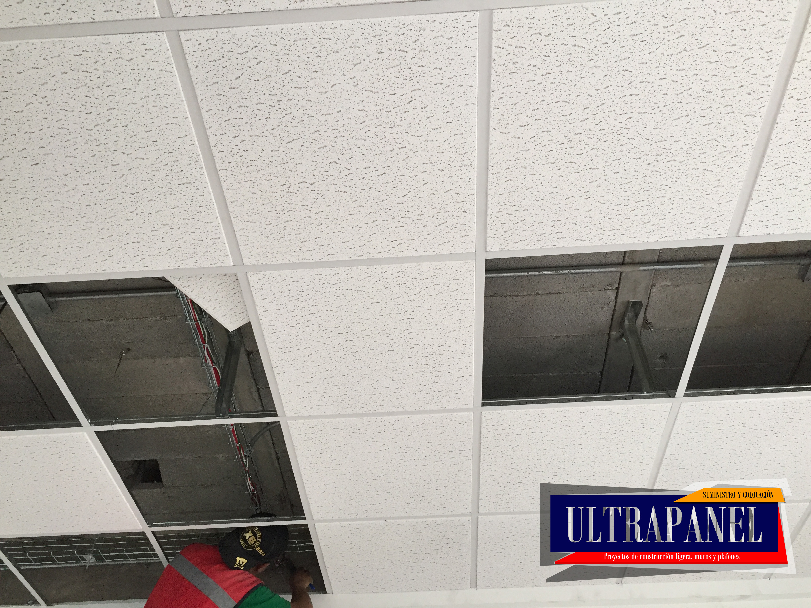 Instalación de plafones modulares