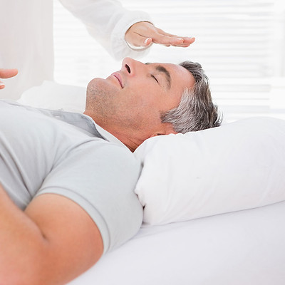Reiki-energía-vital-universal-o-simple-técnica-de-relajamiento.jpg