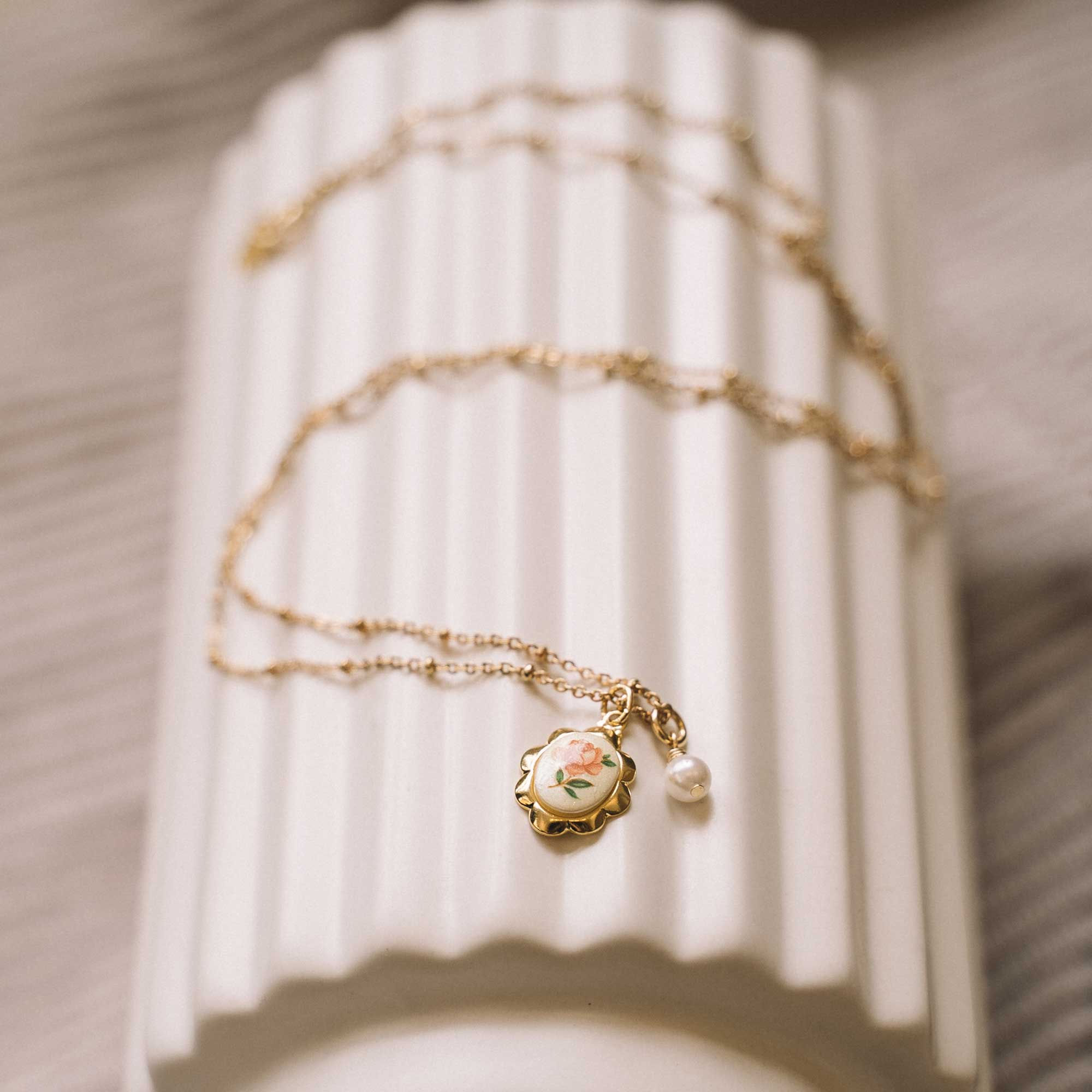 Collier Pendentif Rose Vintage