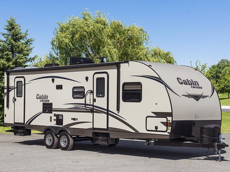 Chalet en pin noueux sur 2 roues…  Cabin Cruiser