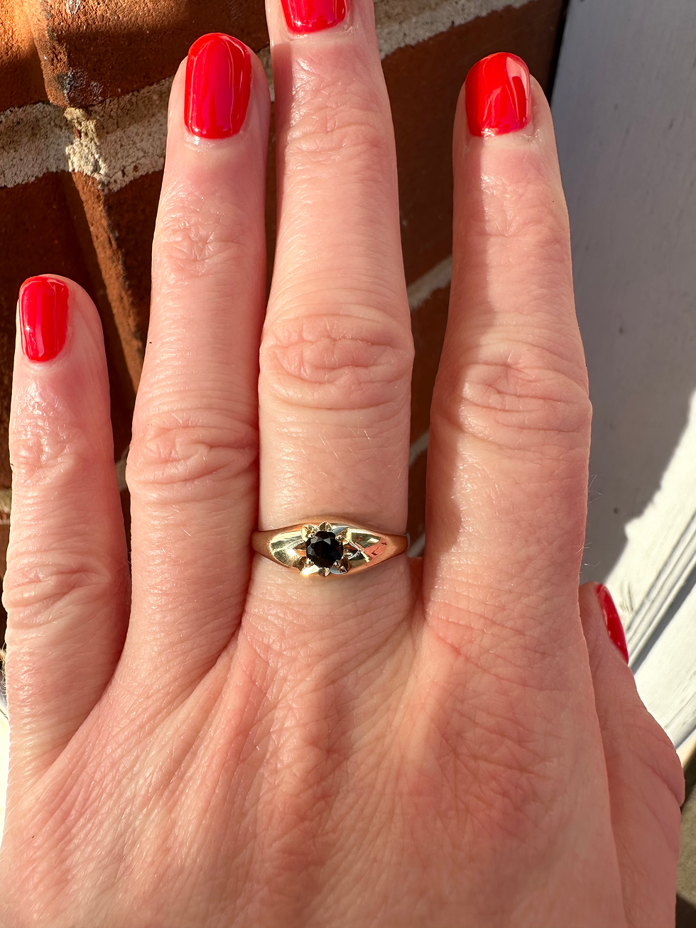 Thumbnail: Vintage 9ct Gold Dark Sapphire Single Stone Ring