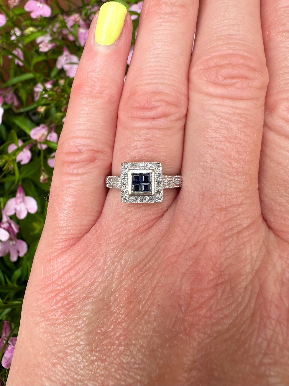 Thumbnail: Vintage 9ct White Gold Sapphire & Diamond Ring