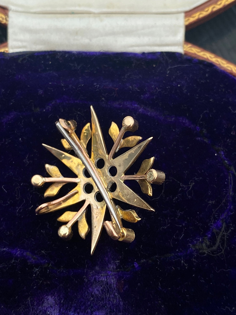 Thumbnail: Edwardian 9ct Gold Seed Pearl Snowflake/Starburst Pendant/Brooch