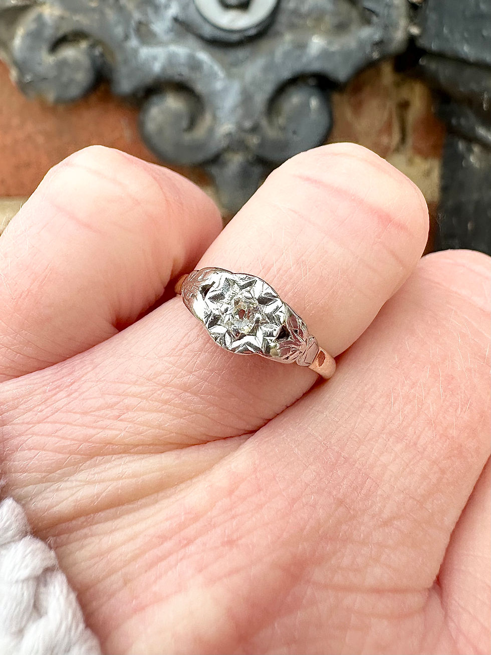 Thumbnail: Art Deco 9ct Gold & Platinum Old Cut Diamond Ring