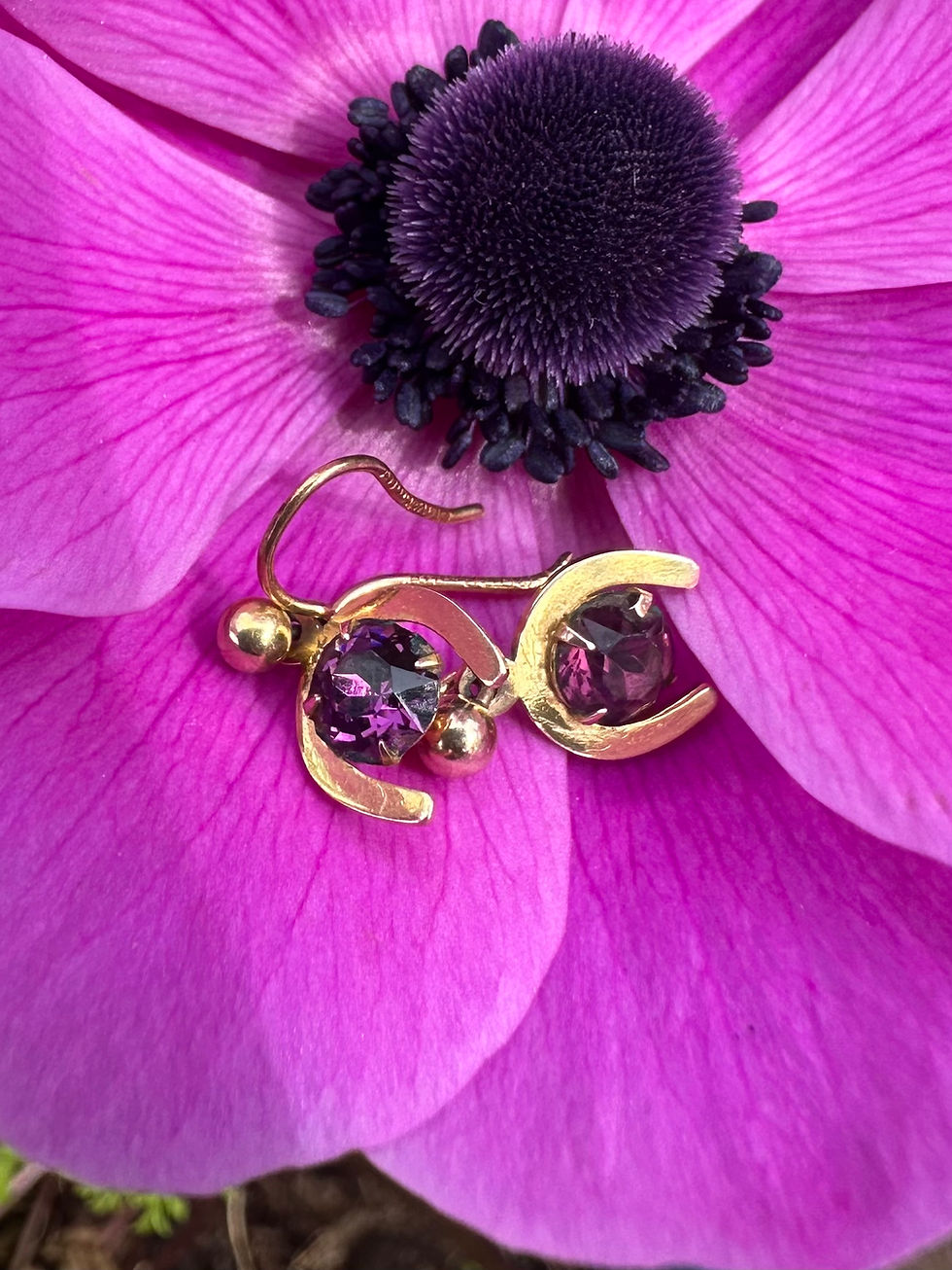 Thumbnail: Vintage 9ct Gold Amethyst Horseshoe Earrings