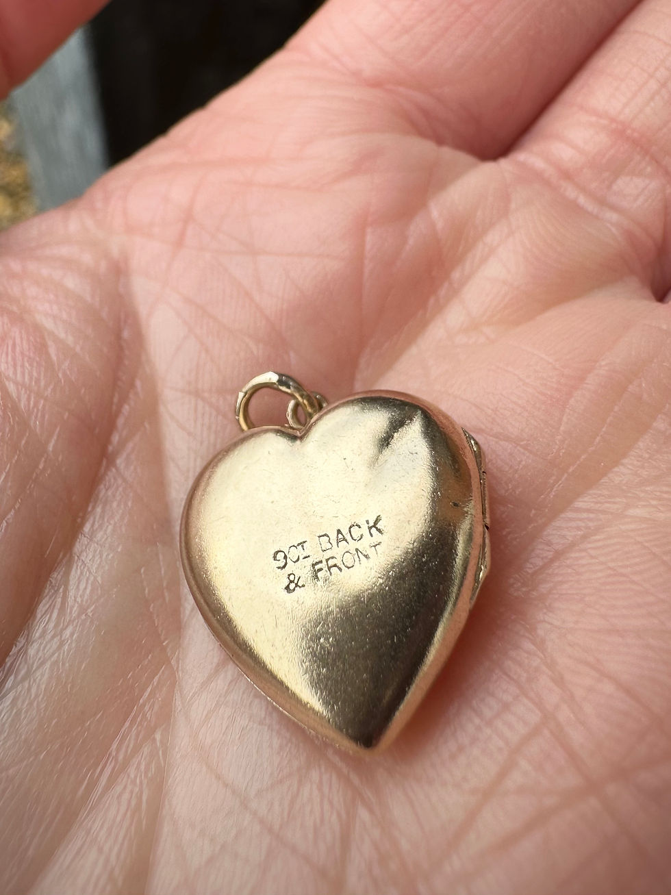 Thumbnail: Vintage 9ct Gold Back and Front Heart Locket