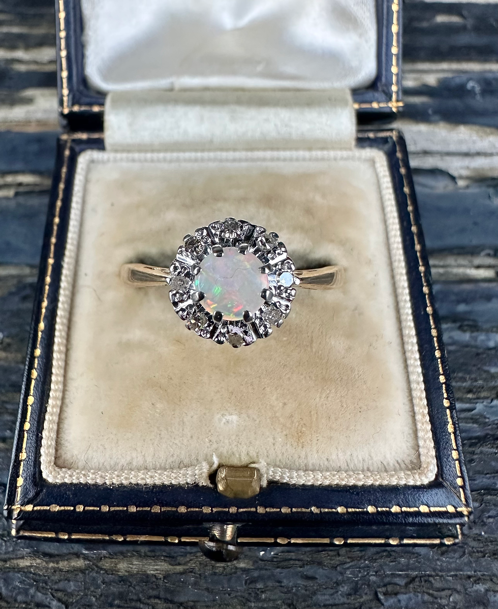 Vintage 18ct Gold Opal & Diamond Ring