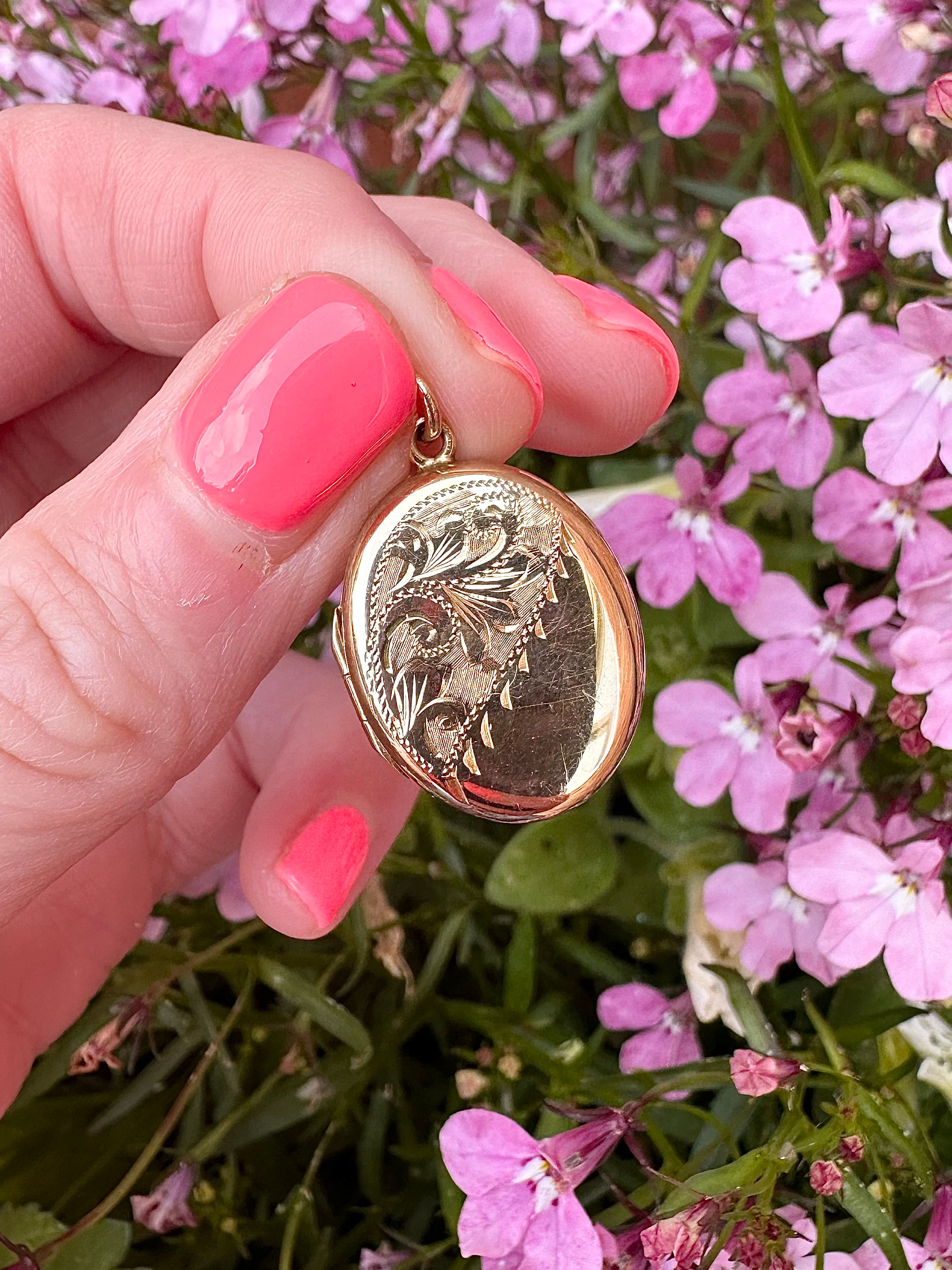 Vintage 9ct Gold Back & Front Oval Locket
