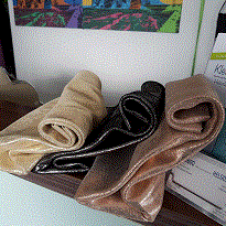 Glitzerclutches aus Wildleder