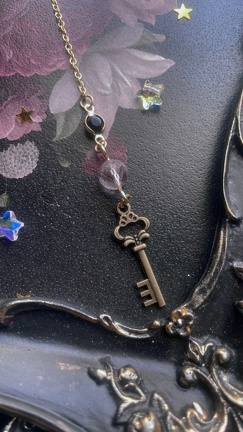 Thumbnail: "Haunted Estate" Handmade Crystal Small Hairclip {green garnet+} [HC02]