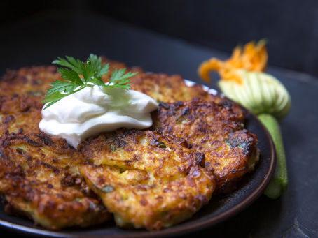 Crêpes de courgettes aux herbes et à la crème aigre-douce au citron