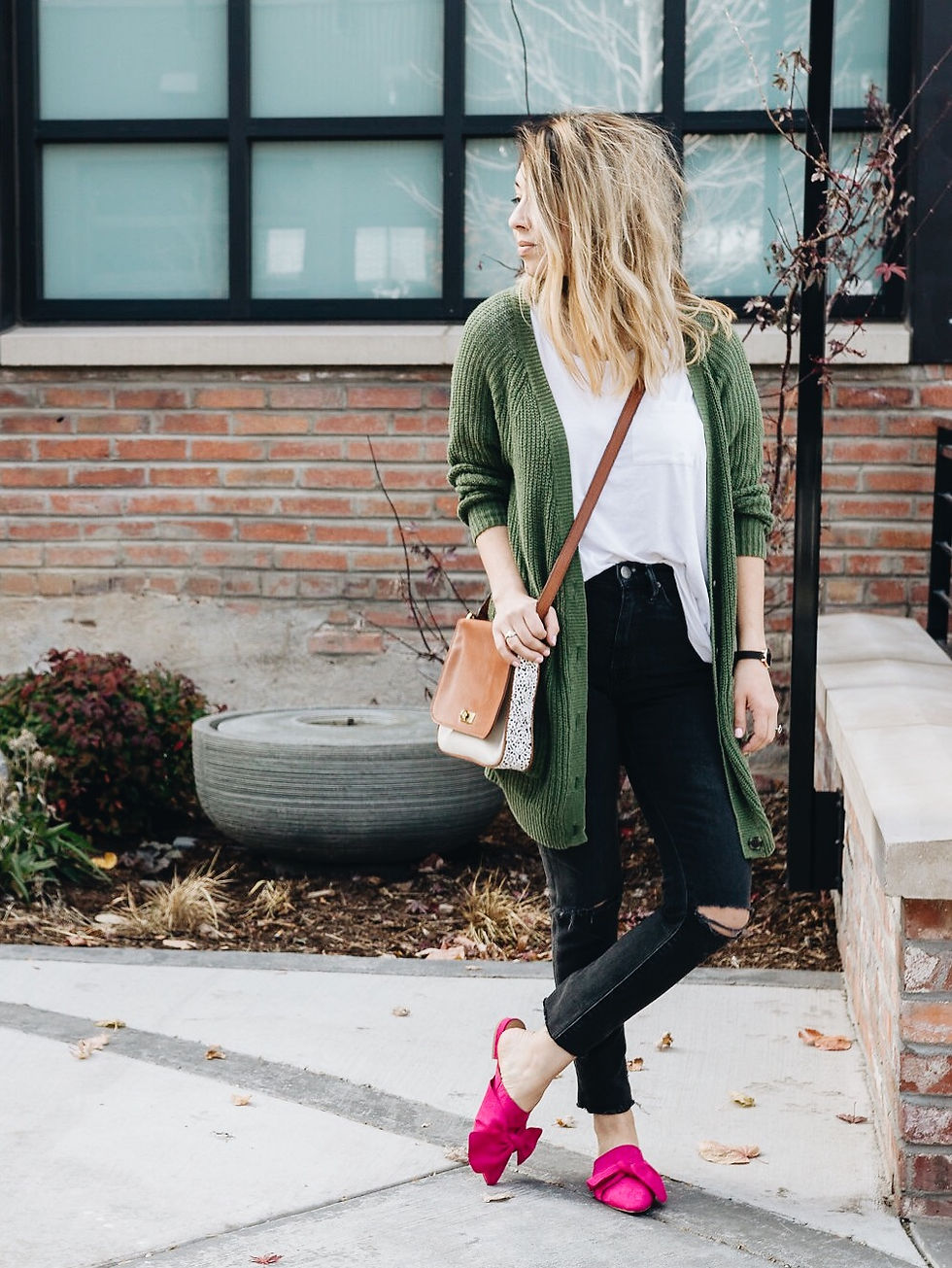 Lifestyle Blogger Tabitha Lane in Tee Shirt and Jeans with pink shoes