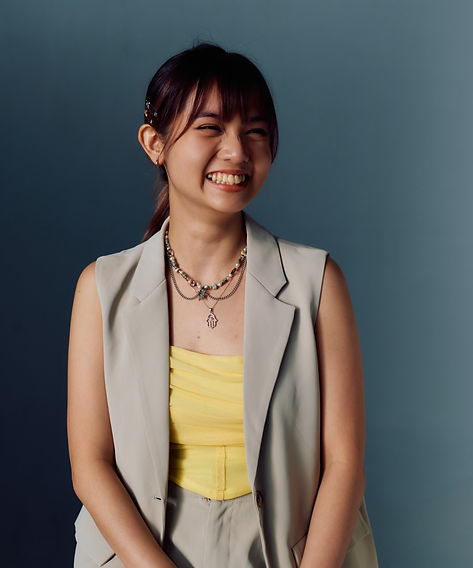 GRAD SHOOT DAY 10534_edited.jpg