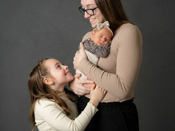 Newborn photographer near me  , newborn photography , niagara newborn photographer , baby photographer , newborn and family photographer 