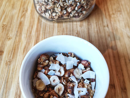 Granola med kokos og hasselnøtter
