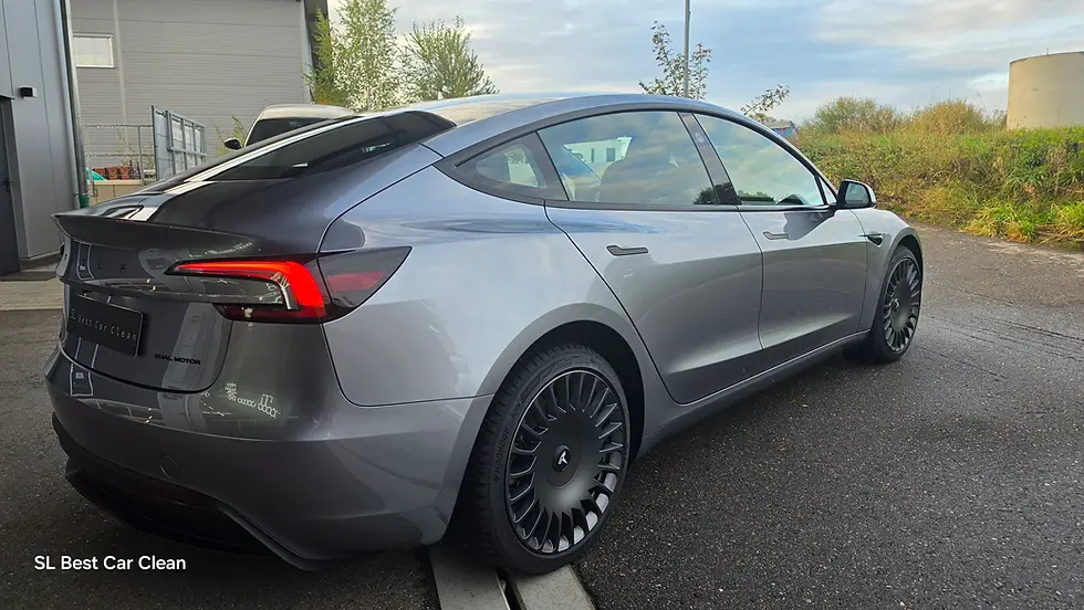 Versiegelter Tesla Model 3 mit extremem Spiegelglanz bei SL Best Car Clean in Owingen