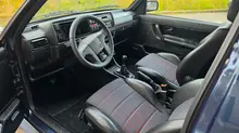 Gepflegter Innenraum und Rekaro-Sportsitze des VW Rallye Golf 2 nach der Fahrzeuginnenreinigung