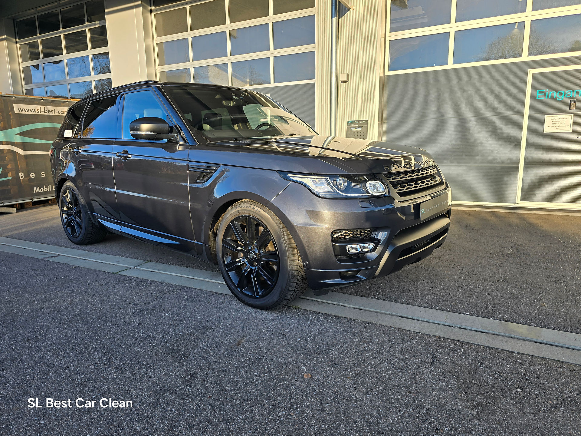 Das Team von SL Best Car Clean in Owingen bei der Arbeit