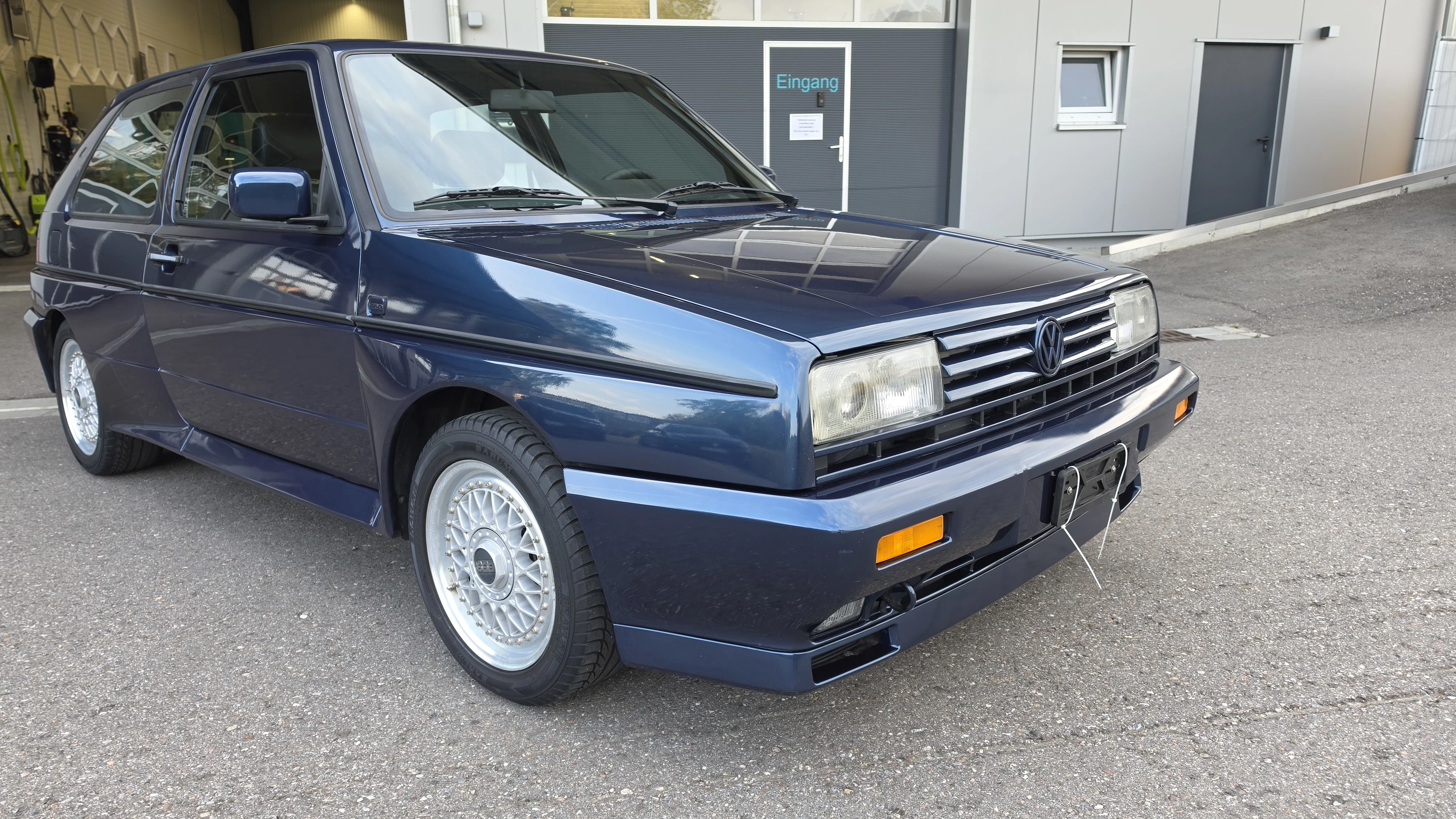 Aufbereiteter VW Rallye Golf 2 mit glänzender Keramikversiegelung