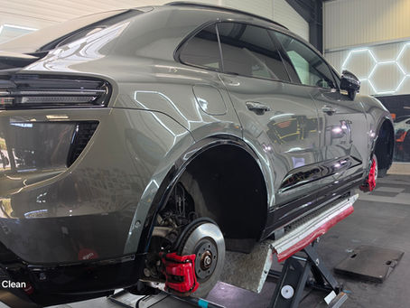 Professionelle Lackaufbereitung und Detailing mit LED-Ausleuchtung bei SL Best Car Clean in Owingen Bodensee