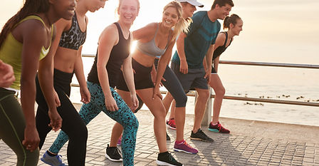 En grupp med löpare som har upptäckt styrkan i att jobba tillsammans med hjälp av next level performance i Stockholm Sverige