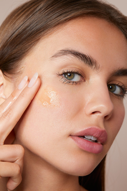 Professional portrait and beauty retouching for advertising agencies.