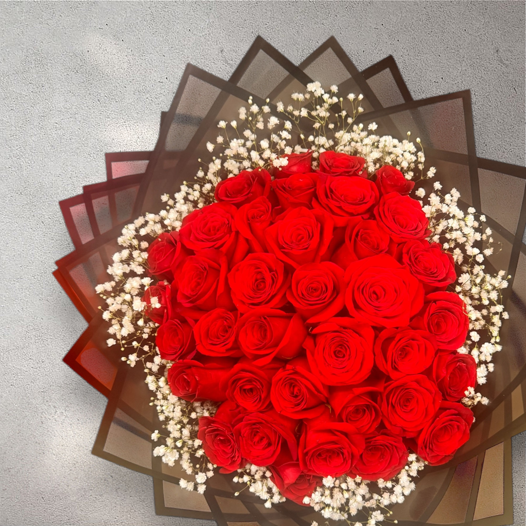 36 Mexican Small Roses with baby breath (ordinary Roses)