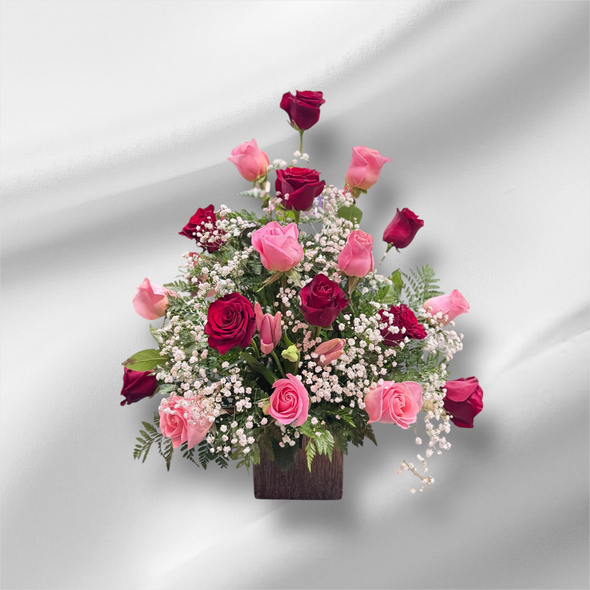 Arrangement of 18 Premium Roses