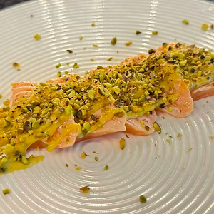 069A. Tataki salmone pistacchio