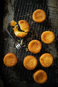 Lemon cakes