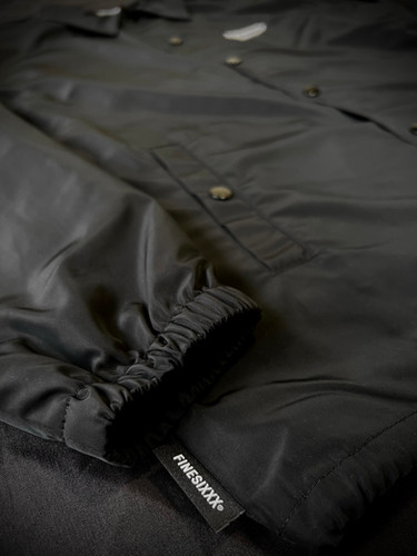 TRADE MARK EMBROIDERY ZIP COACH JACKET - BLACK | FINESIXXX
