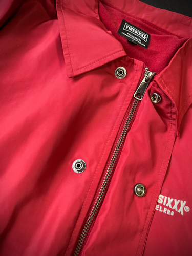 TRADE MARK EMBROIDERY ZIP COACH JACKET - VINTAGE RED | FINESIXXX