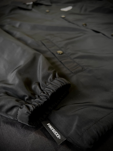 TRADE MARK EMBROIDERY ZIP COACH JACKET - BLACK | FINESIXXX