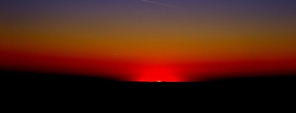 contrails-472987_1920_edited.jpg