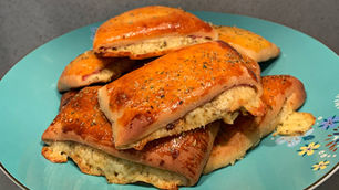 Salgado assado de presunto e queijo. Melhor lanche impossível!!
