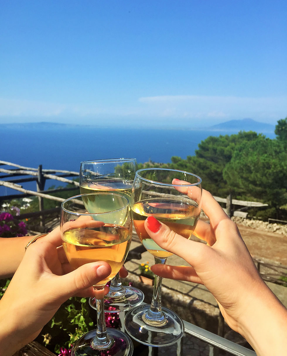 How to Eat in Italy like an Italian: 35 Etiquette Tips!