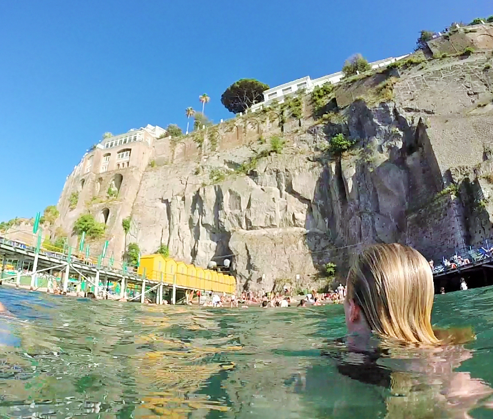 Swimming along the cliffs in sOrrento