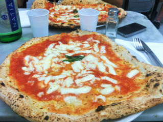 Where to Eat Pizza in Naples, Italy
