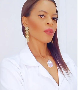 dona da clinica de estetica
