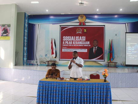 Anggota DPR RI Yan P. Mandenas Sosialisasi Empat Pilar MPR di SMKS YPK TIK Yapen Papua