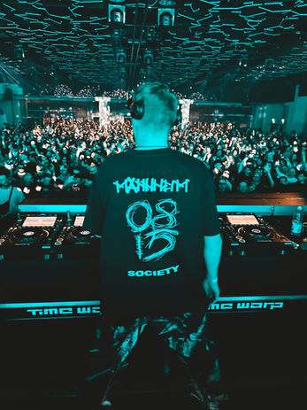 Afterlife DJ Kevin de Vries wearing 0815 SOCIETY Shirt during his Time Warp Mannheim set