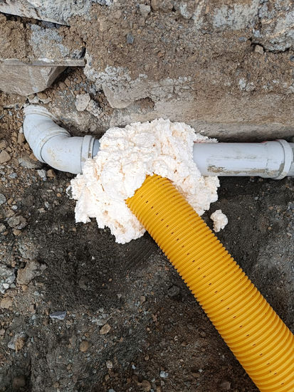 Beyaz köpük ile yalıtılmış borular