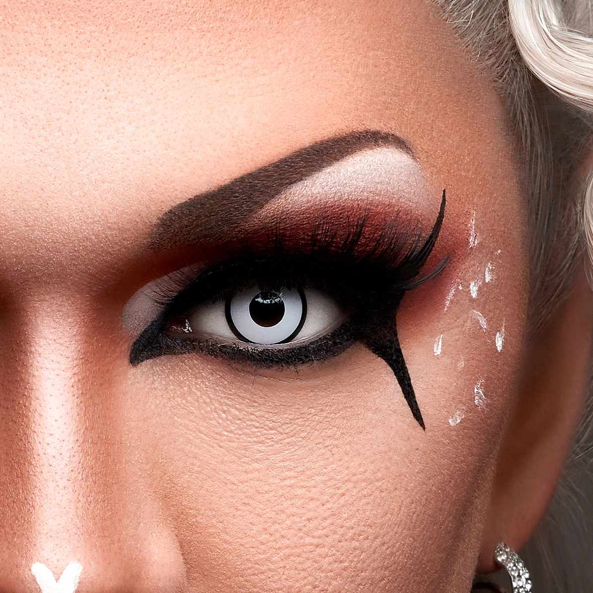 SMK_Final_Apollo Drag Queen Close up featuring retouching skill.webp