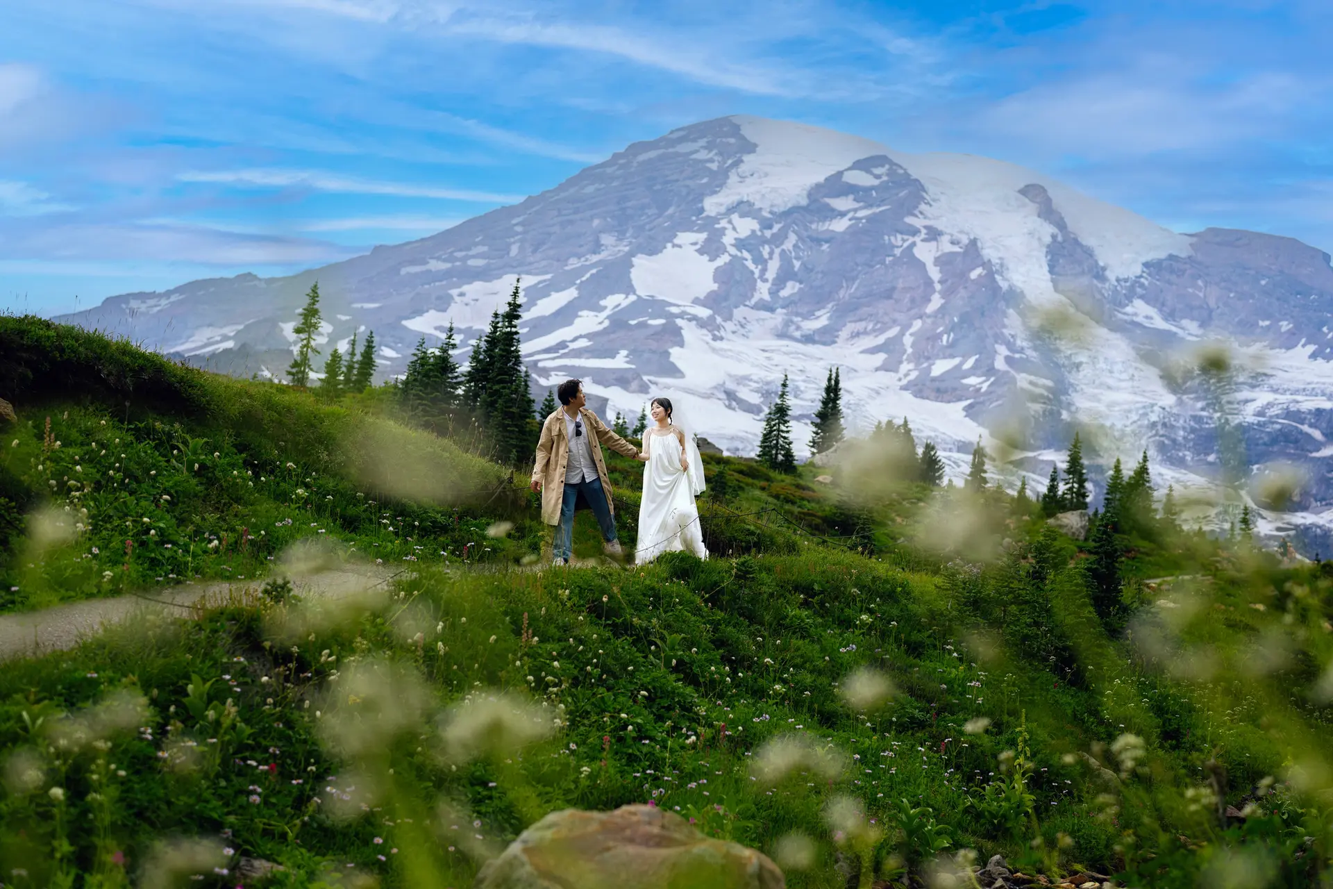 Couple's mountain wedding photoshoot