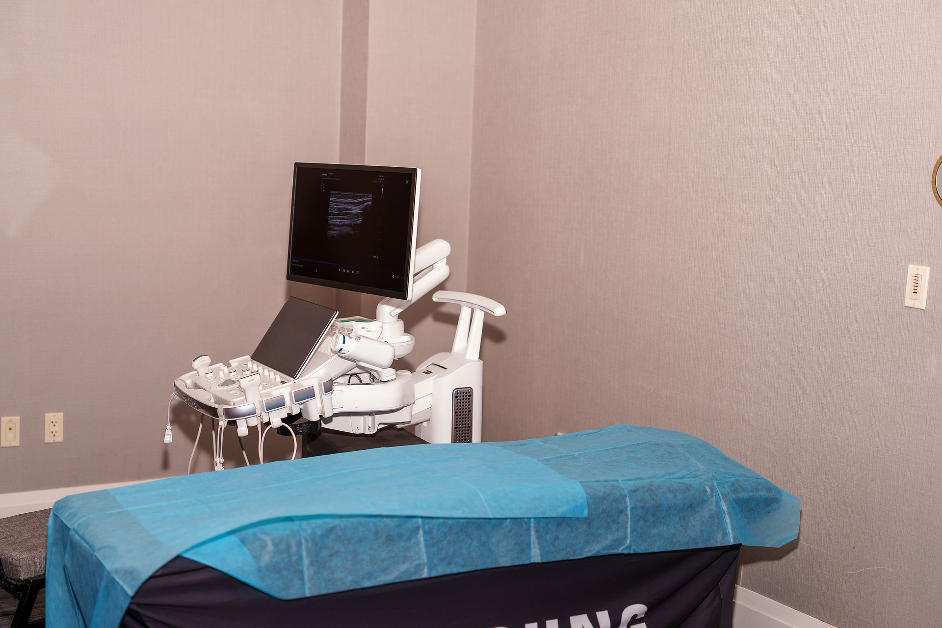 Ultrasound machine and medical bed at IBD Pro Symposium