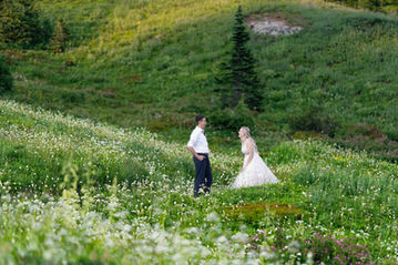 Couple embracing during their Washington elopement, captured by Yari Photography.